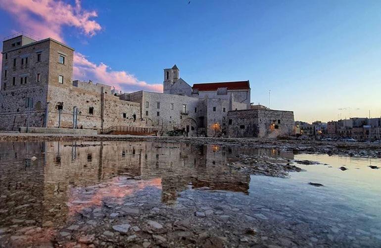 Giovinazzo Suite Pavone Griffi Екстер'єр фото