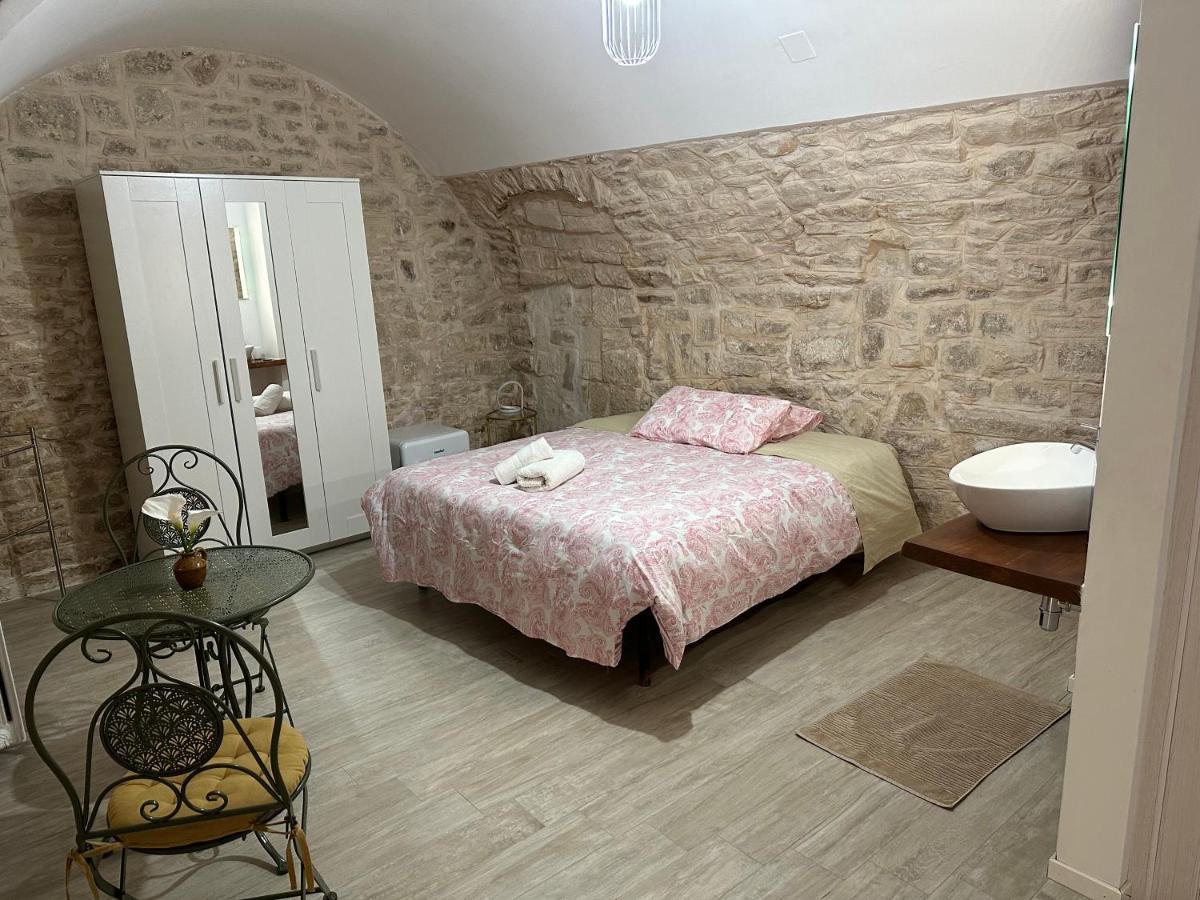 Giovinazzo Suite Pavone Griffi Екстер'єр фото