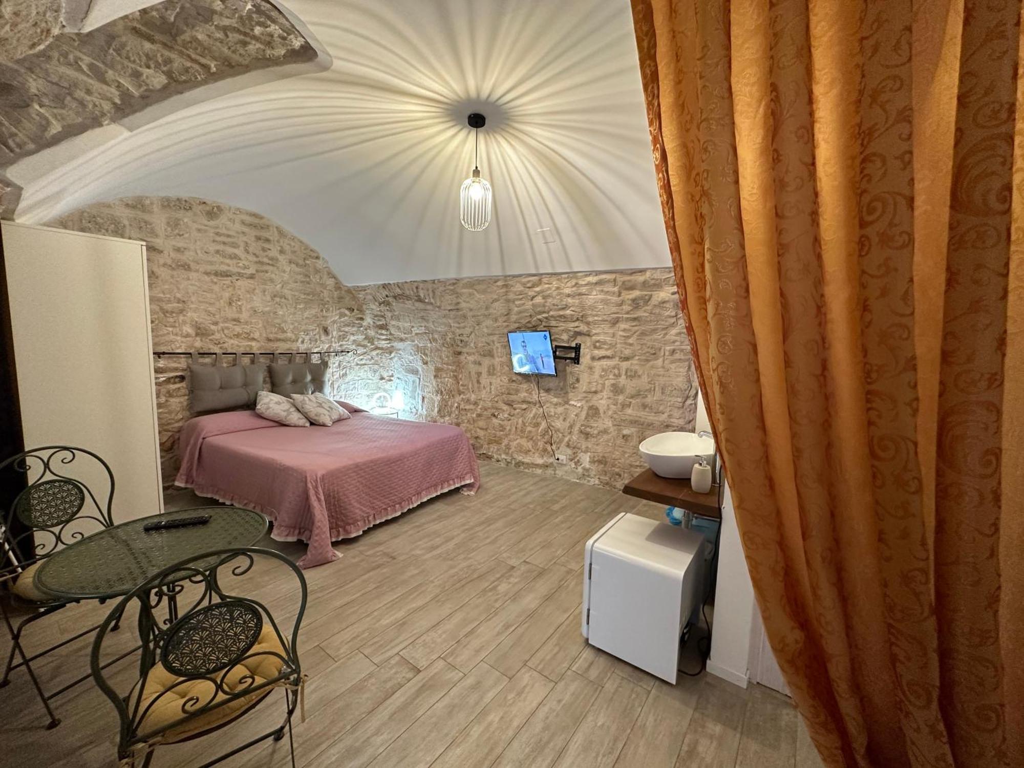 Giovinazzo Suite Pavone Griffi Екстер'єр фото
